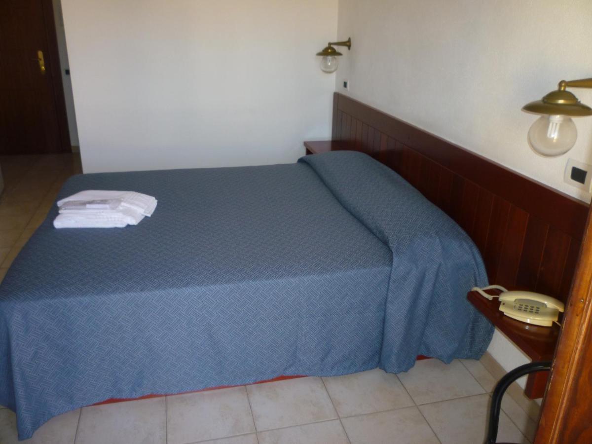 Hotel L'Ancora Santa Teresa Gallura Exterior photo