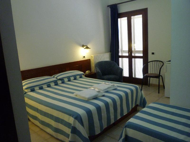 Hotel L'Ancora Santa Teresa Gallura Exterior photo